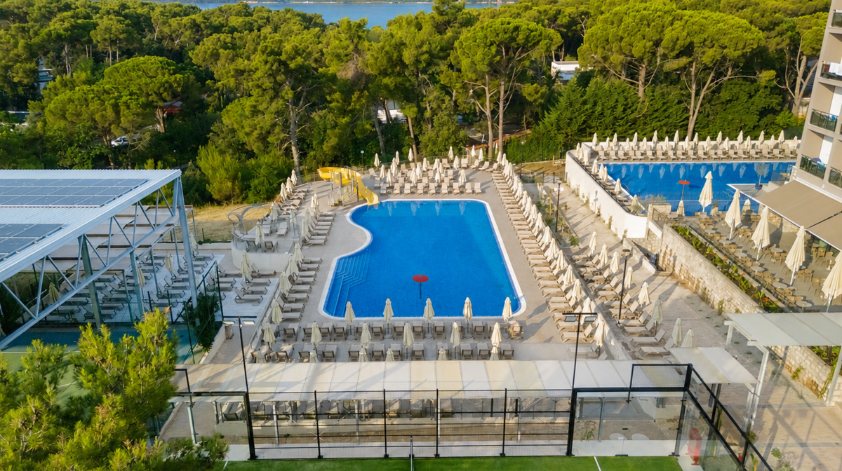 Family Hotel Adria, Bazen