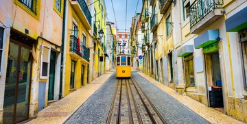 Žuti tramvaj u Lisabonu, putovanje u Lisabon