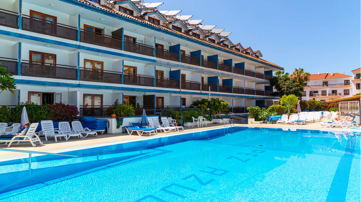 Tenerife mondo travel, Apartamentos Pez Azul, vanjski bazen sa sunčalištem