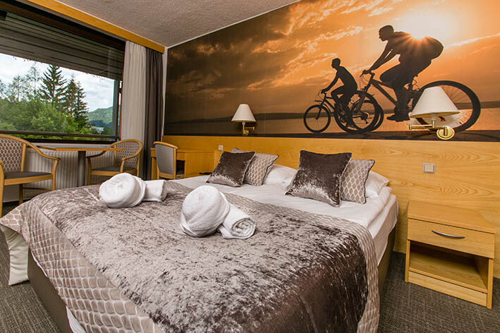 Skijanje i wellness u Sloveniji, Bled, Hotel Kompas, spavaća soba sa temom