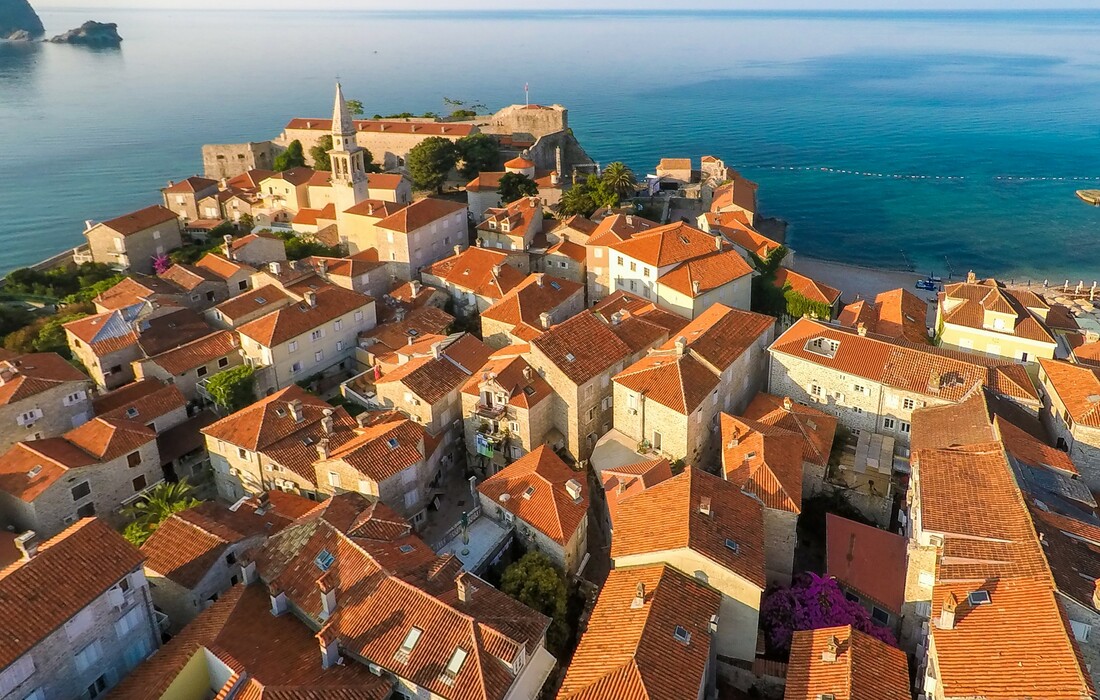 Budva crveni krovovi, Budva putovanje, mondo travel Crna Gora