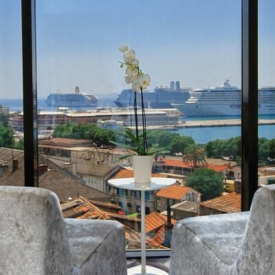 Split, Hotel Luxe, pogled na luku