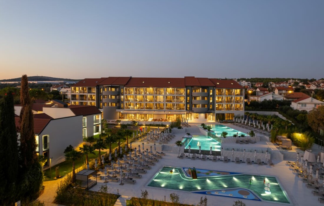 Molum (Hotel View, Sunset)