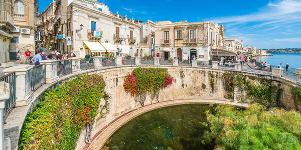 Siracusa, posebnim zrakoplovom iz zagreba