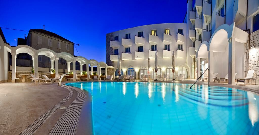 Otok Korčula, Vela Luka, Hotel Korkyra, vanjski bazen