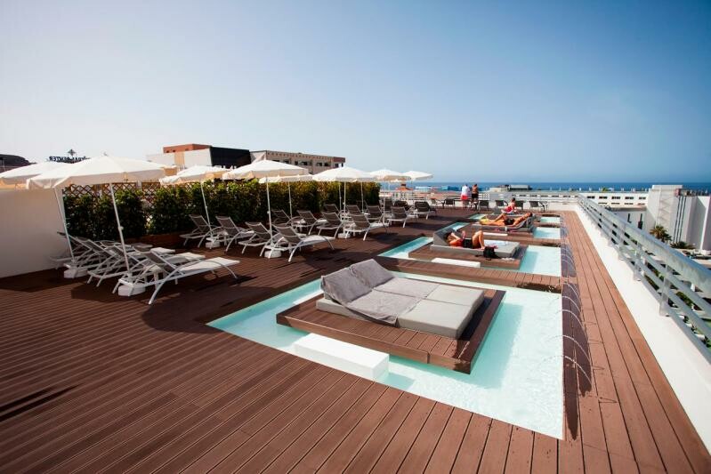 Tenerife mondo travel, Hotel Coral Suites & Spa, sunčalište na krovu hotela sa pogledom