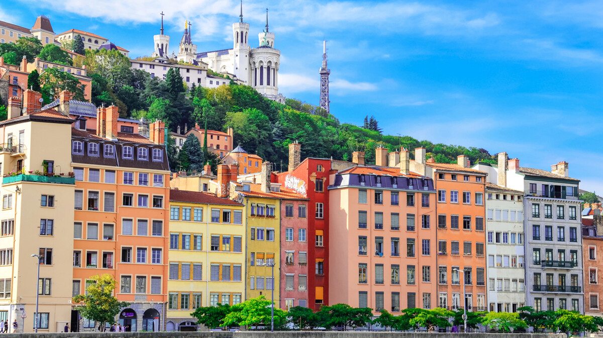 Lyona - gradski pejzaž s rijeke Saone