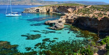 Malta, Comino, predivna tirkizna plaža, ljetovanje na mediteranu, direktni letovi, 