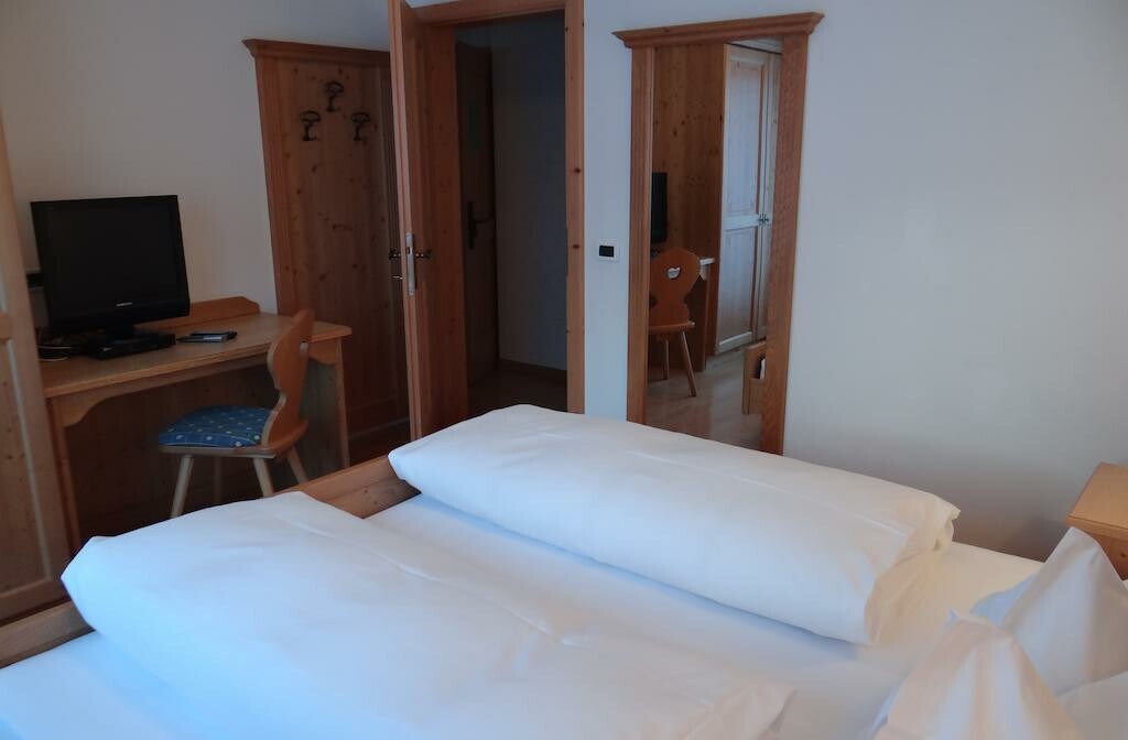 Skijanje u Italiji, Alta Badia, San Leonardo, Apartman Chalet Maria, primjer spavaće sobe