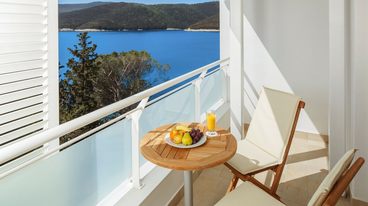 Balkon hotela Sanfior Casa u Rapcu s pogledom na more, mondo travel