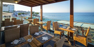 mondo travel Grčka ljetovanje, otok Kreta, Golden Beach Hotel, bar uz plažu