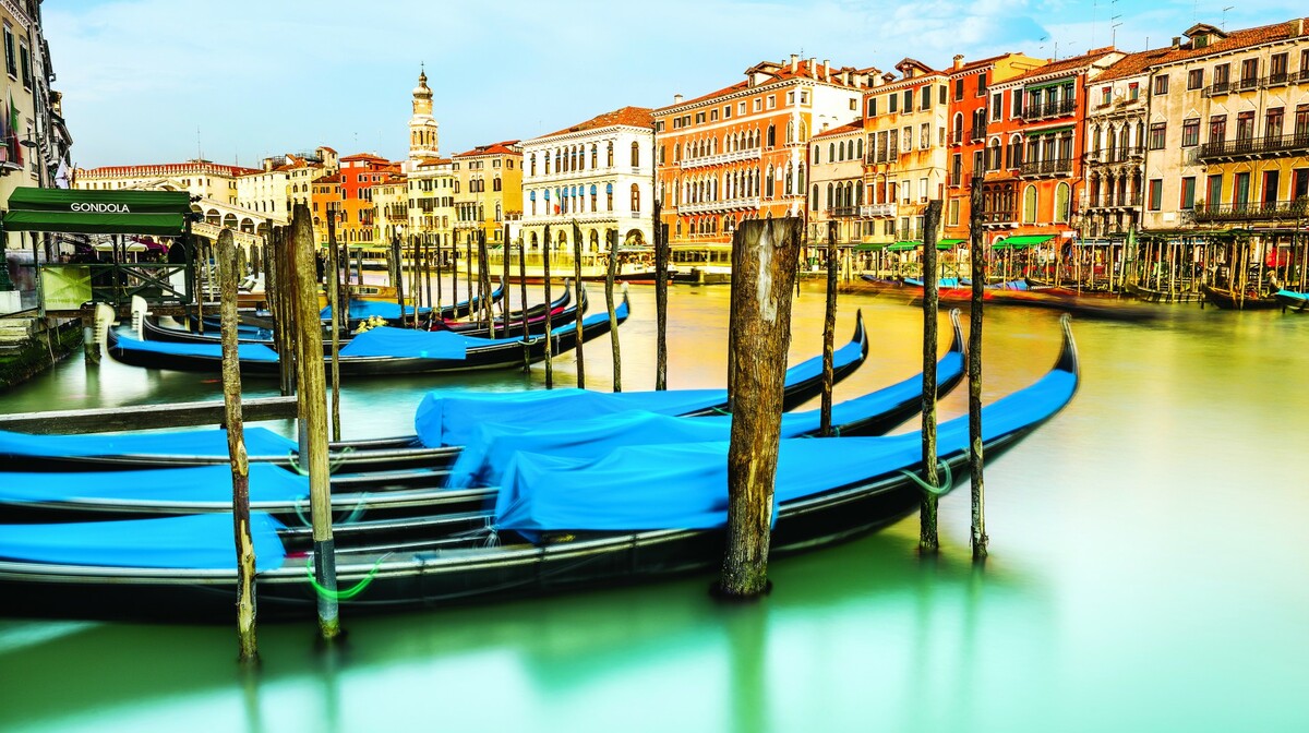 tradicionalne Venecijanske gondole, autobusna putovanja, Mondo travel, europska putovanja