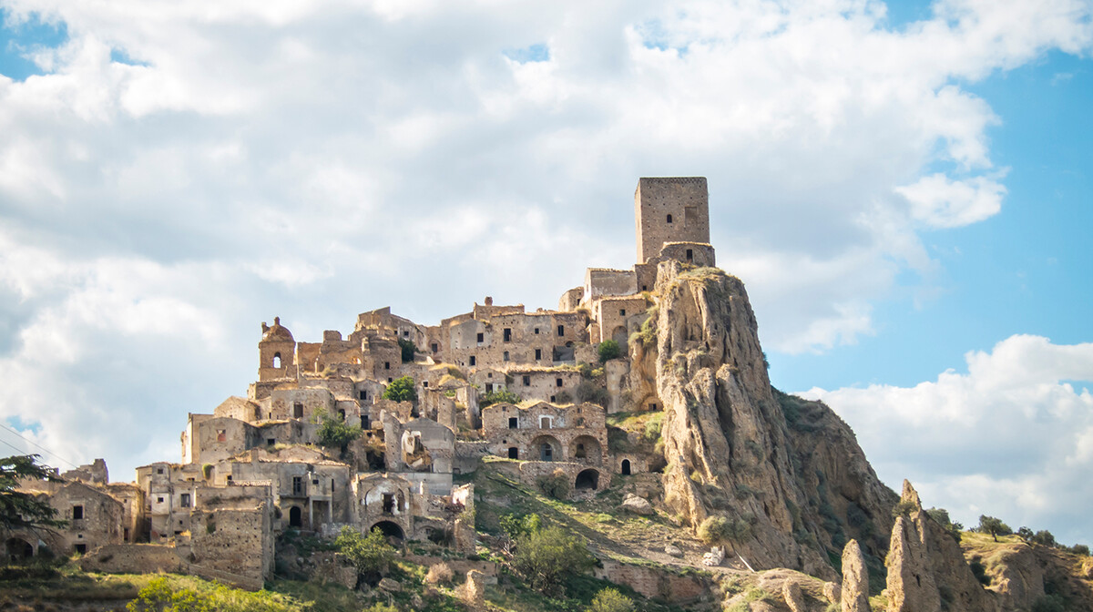 Craco je grad duhova, grad na stijeni, putovanje Apulia i Basilicata, garantirani polasci