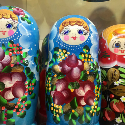Šarene matrioške drvene lutke, putovanje u Rusiju, europska putovanja, garantirani polasci