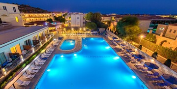 Rodos ljeto, Hotel Delfinia Resort, bazen po noći