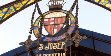 poznata tržnica La Boqueria, putovanje u Barcelonu, Europska putovanja zrakoplovom