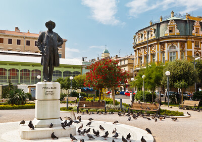Kazališni trg i spomenik Ivanu Zajcu u Rijeci, putovanje Jadran, Hrvatska, Mondo travel