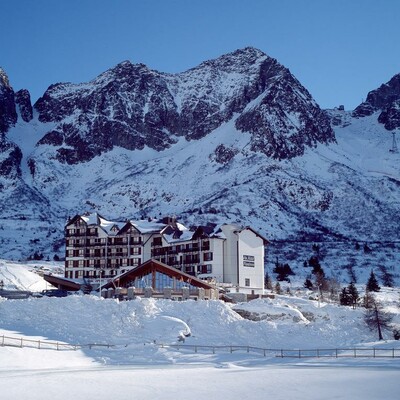 Skijanje u Italiji, skijalište Passo Tonale, Hotel Piandineve, pogled izvana