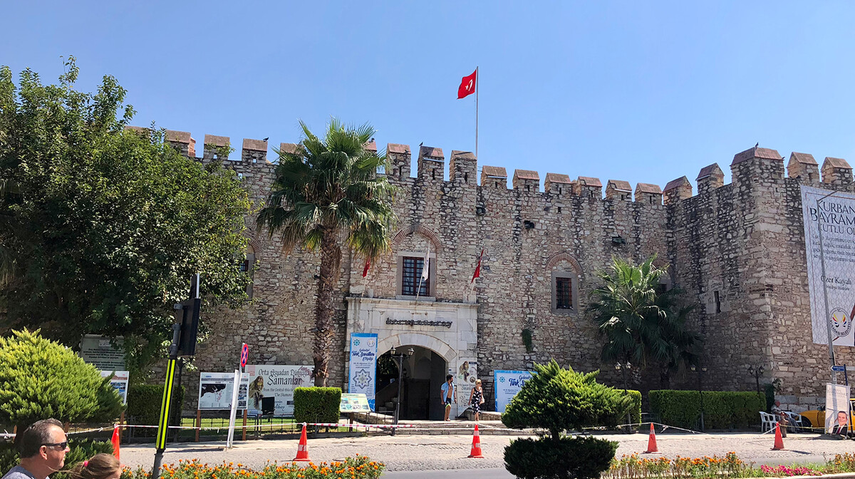 Zidine starog grada u Kusadasiju, putovanje Turska tura, krstarenje Turska