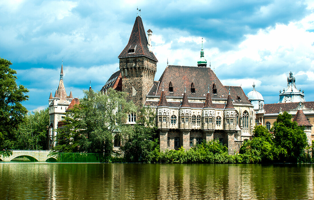  Vaydahunyad dvorac u gradskom parku u Budimpešti, putovanje u Budimpeštu, Mondo travel