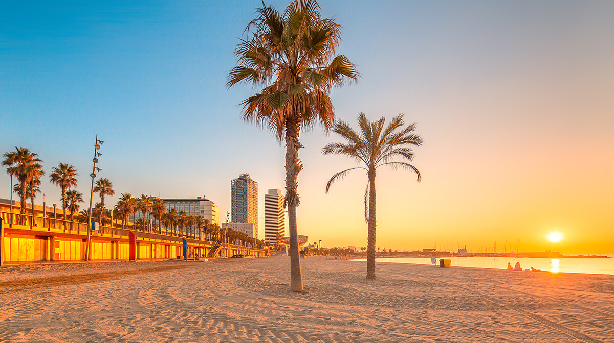 Zalazak sunca na plaži Barceloneta, putovanje u Barcelonu