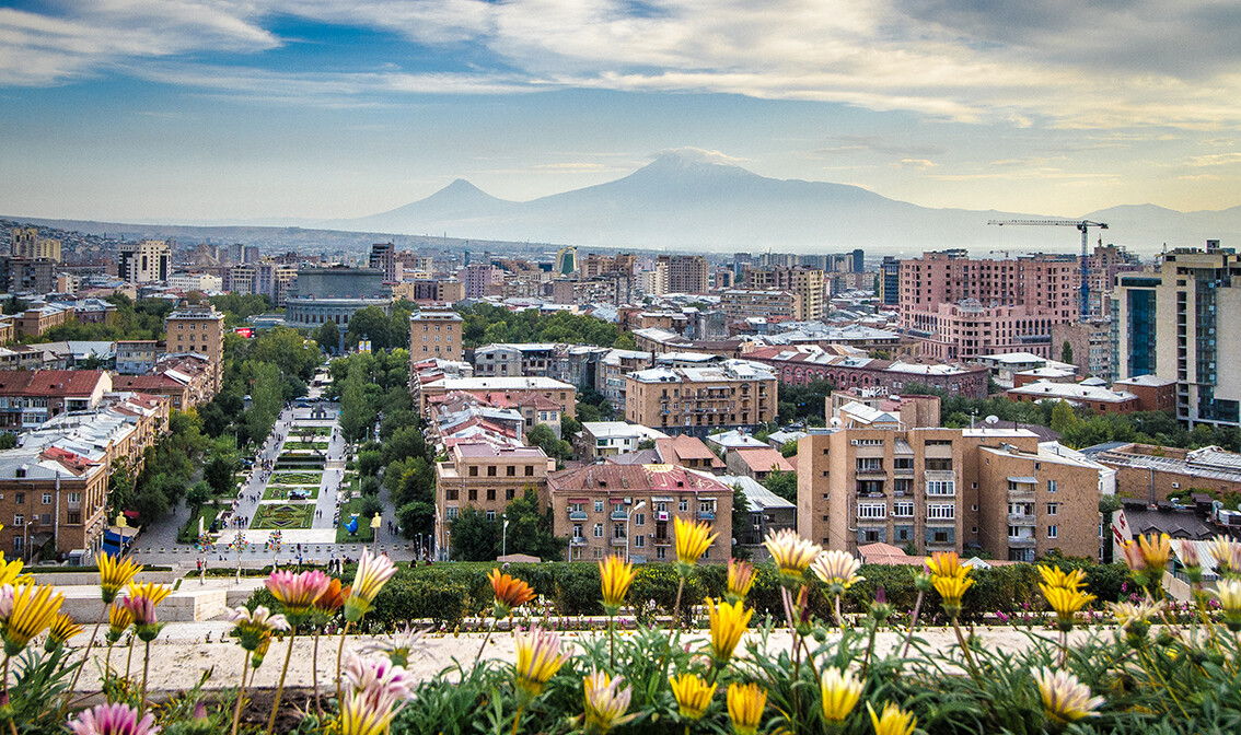 Pogled na grad Erevan i planinu Ararat s Cascade, Armenija